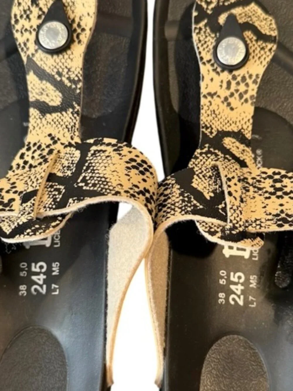 Betula by Birkenstock Snakeskin Thong Sandals Women's 7–7.5 EU 38 Comfort EUC